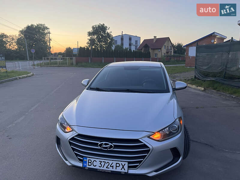 Седан Hyundai Elantra 2016 в Львове