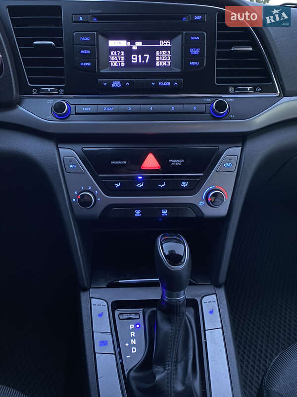 Седан Hyundai Elantra 2016 в Львове