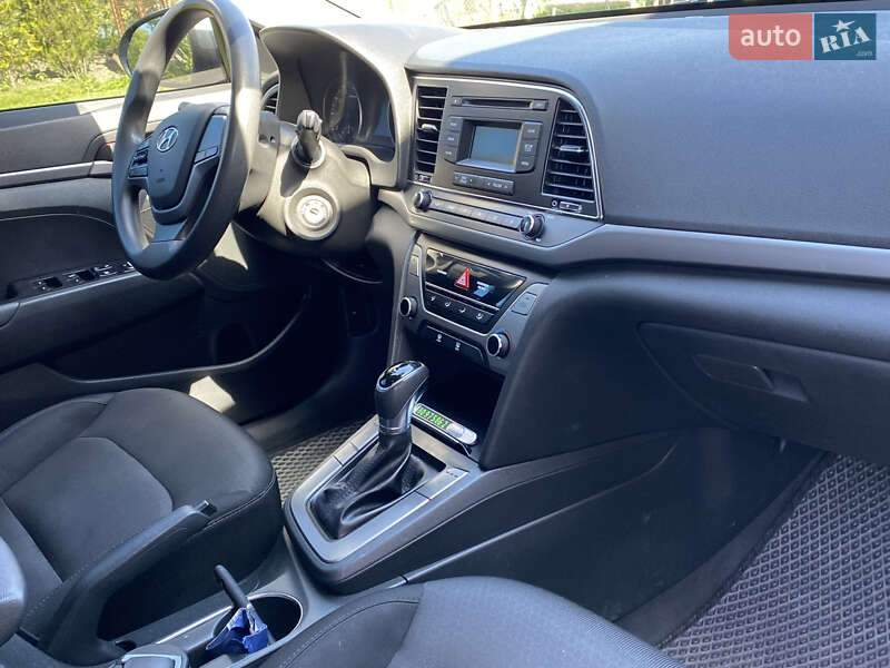 Седан Hyundai Elantra 2016 в Львове