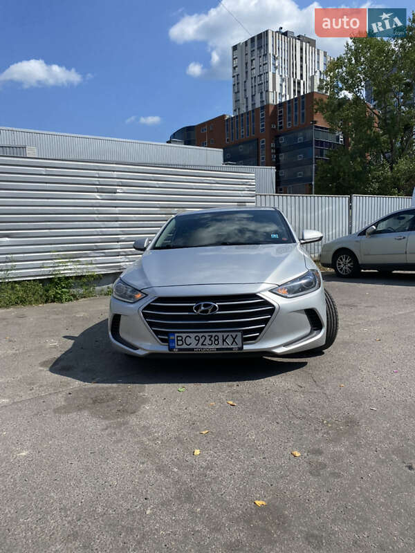 Седан Hyundai Elantra 2016 в Львове