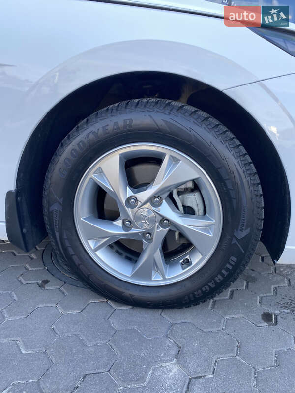 Седан Hyundai Elantra 2022 в Киеве