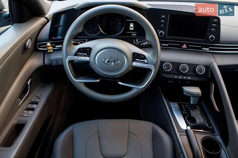 Седан Hyundai Elantra 2022 в Львове