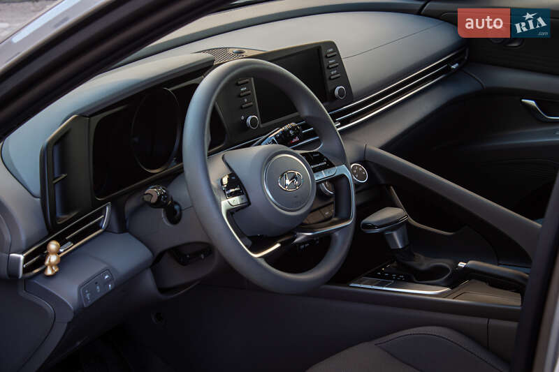 Седан Hyundai Elantra 2022 в Львове