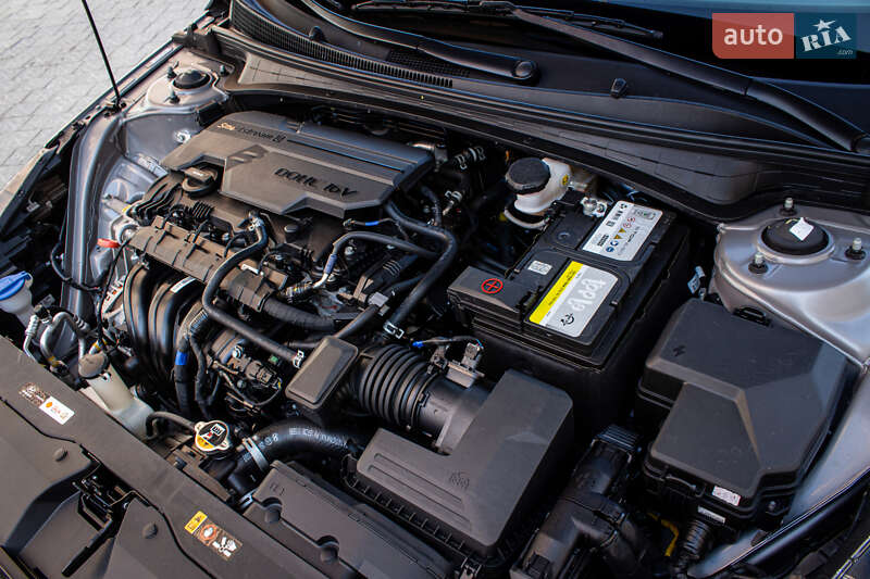 Седан Hyundai Elantra 2022 в Львове