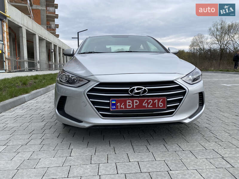 Седан Hyundai Elantra 2018 в Львові