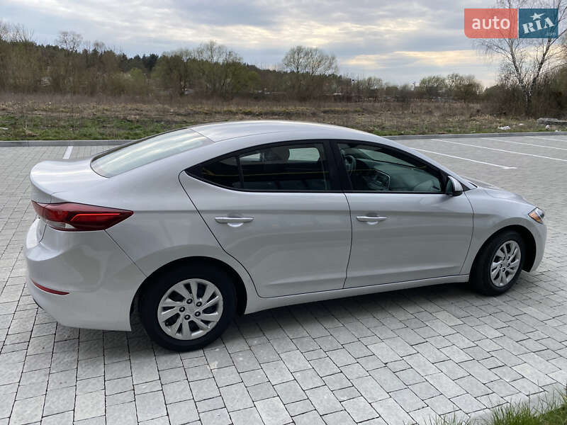Седан Hyundai Elantra 2018 в Львові