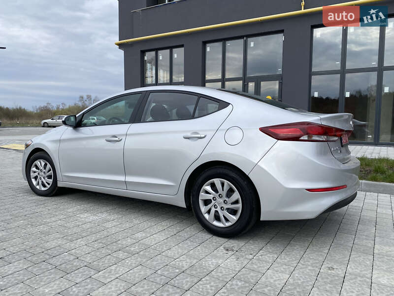 Седан Hyundai Elantra 2018 в Львові