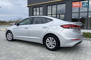 Седан Hyundai Elantra 2018 в 