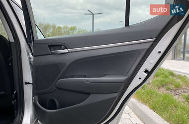 Седан Hyundai Elantra 2018 в 