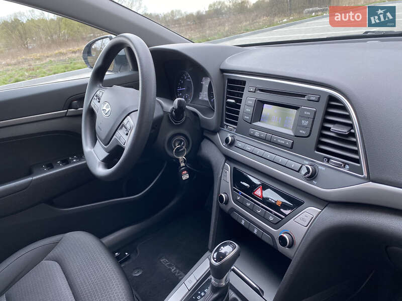 Седан Hyundai Elantra 2018 в Львові