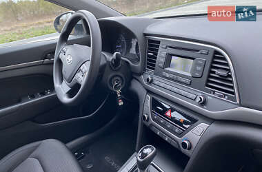 Седан Hyundai Elantra 2018 в 