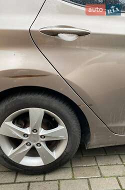 Седан Hyundai Elantra 2012 в 