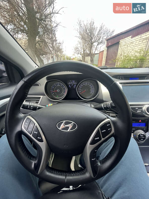 Седан Hyundai Elantra 2013 в Днепре