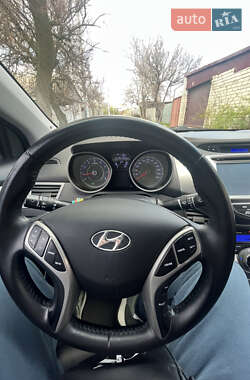 Седан Hyundai Elantra 2013 в 