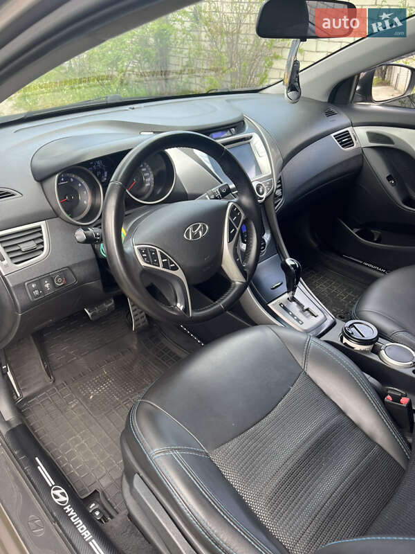 Седан Hyundai Elantra 2013 в Днепре