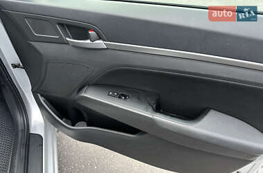 Седан Hyundai Elantra 2016 в 