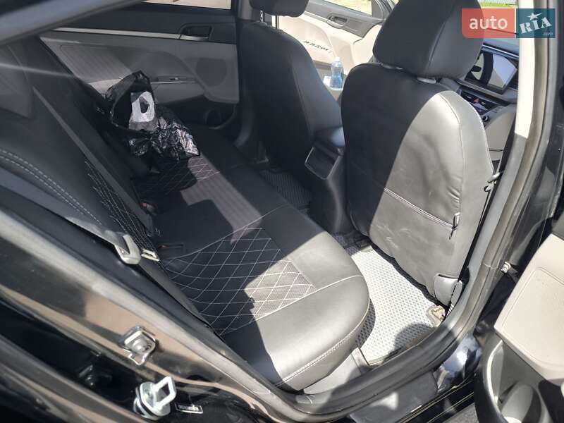 Седан Hyundai Elantra 2016 в Житомире