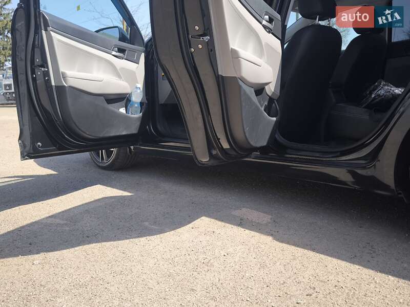 Седан Hyundai Elantra 2016 в Житомире