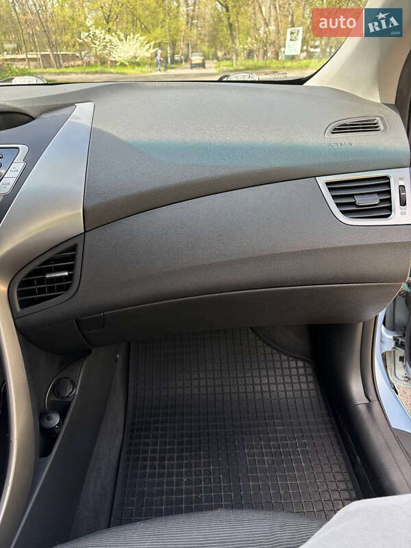 Седан Hyundai Elantra 2013 в Киеве