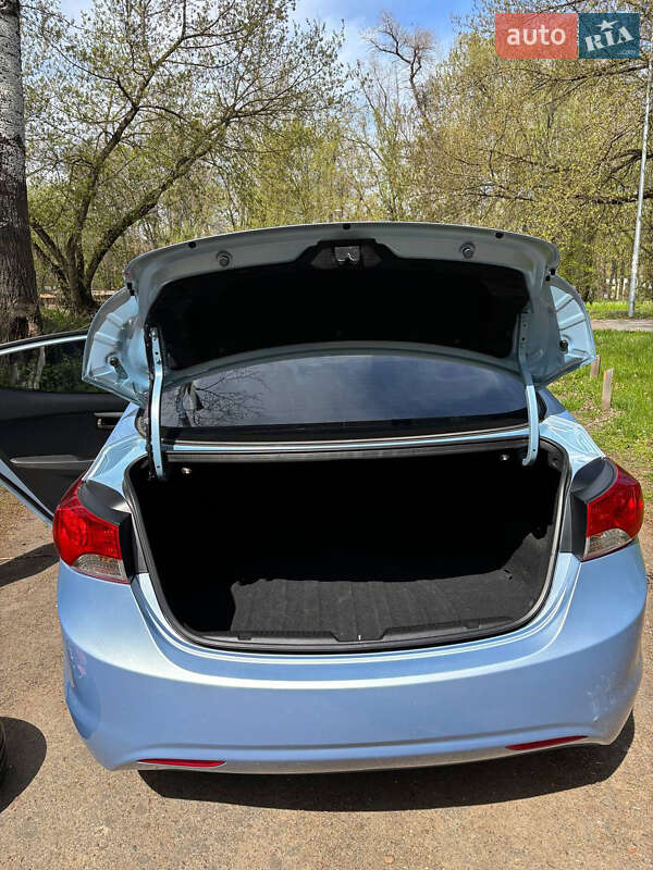 Седан Hyundai Elantra 2013 в Киеве