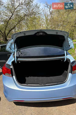 Седан Hyundai Elantra 2013 в 