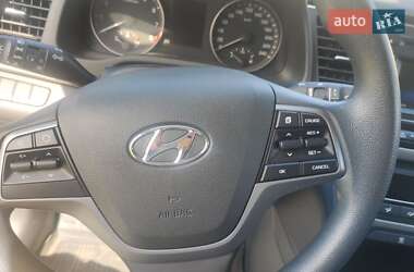 Седан Hyundai Elantra 2017 в 