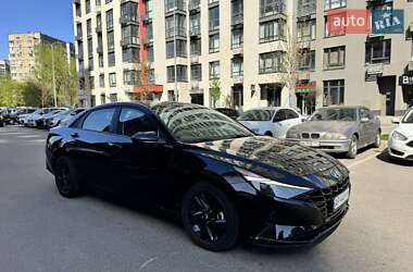 Седан Hyundai Elantra 2022 в 