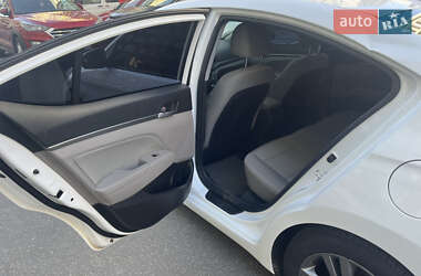 Седан Hyundai Elantra 2017 в 