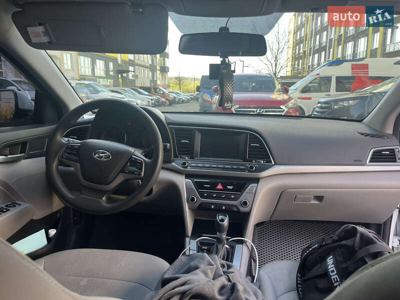 Седан Hyundai Elantra 2017 в Киеве