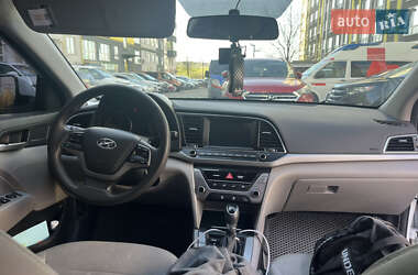 Седан Hyundai Elantra 2017 в 