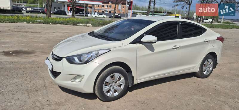 Седан Hyundai Elantra 2012 в 