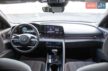 Седан Hyundai Elantra 2021 в 