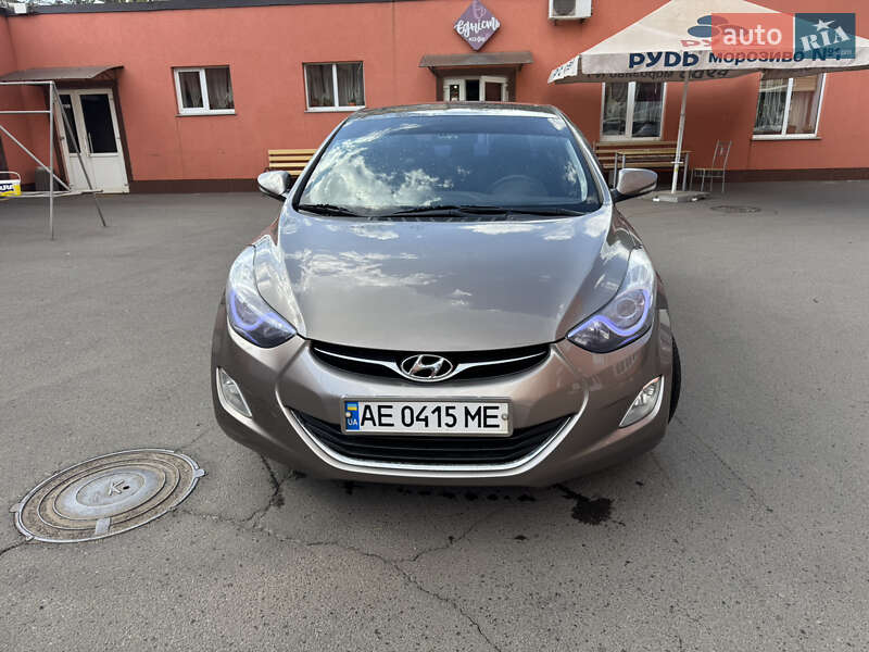 Седан Hyundai Elantra 2013 в Кривом Роге