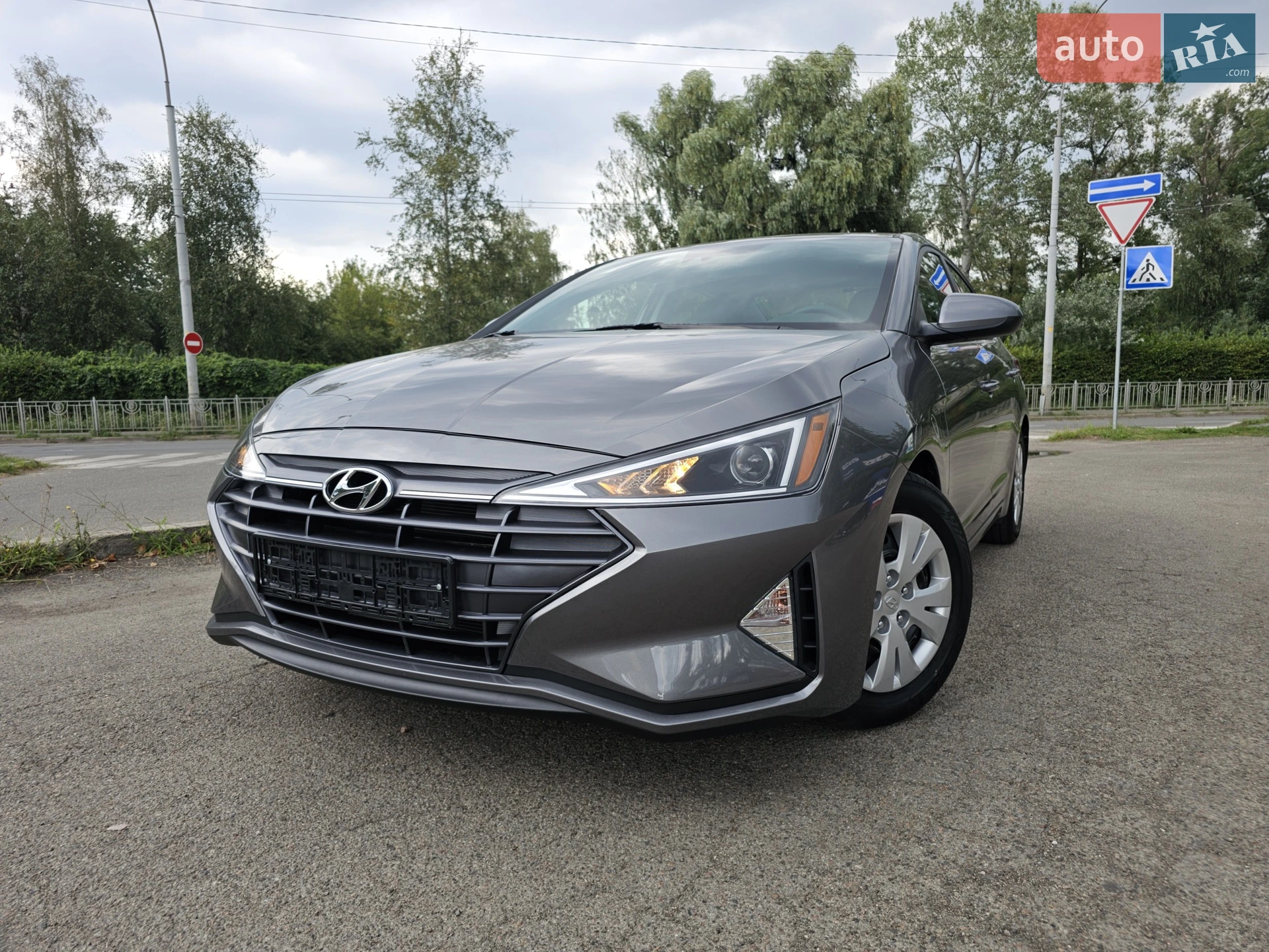 2019 Hyundai Elantra - фото 1