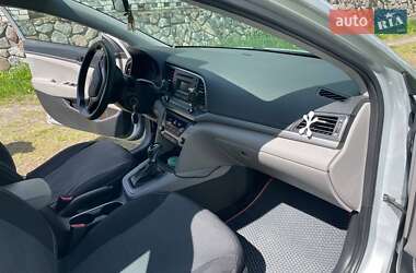 Седан Hyundai Elantra 2017 в 