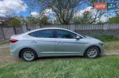 Седан Hyundai Elantra 2017 в 