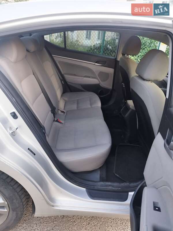 Седан Hyundai Elantra 2018 в Киеве