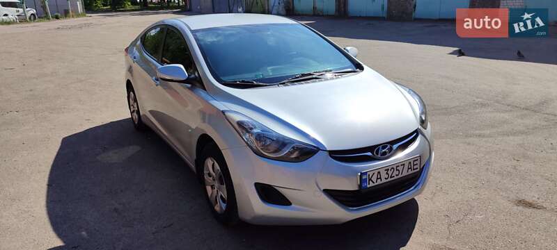 Седан Hyundai Elantra 2012 в Киеве