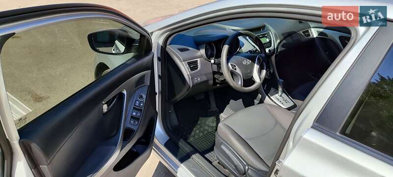 Седан Hyundai Elantra 2012 в Киеве