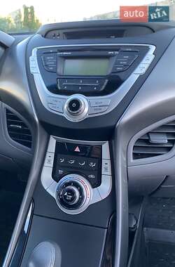 Седан Hyundai Elantra 2011 в 