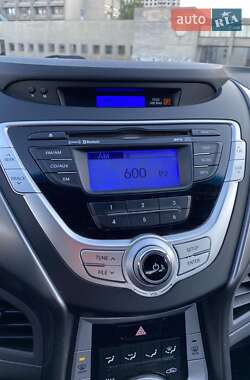 Седан Hyundai Elantra 2011 в 