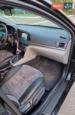 Седан Hyundai Elantra 2017 в 