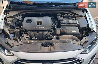 Седан Hyundai Elantra 2018 в 