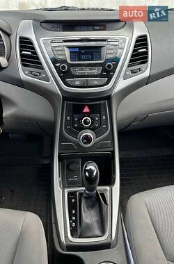 Седан Hyundai Elantra 2015 в 