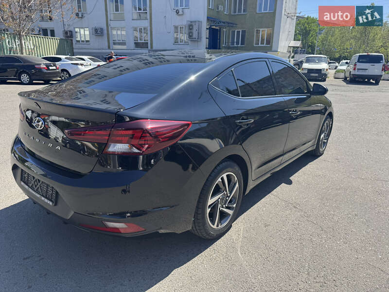 Седан Hyundai Elantra 2019 в Одессе