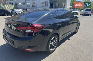 Седан Hyundai Elantra 2019 в 