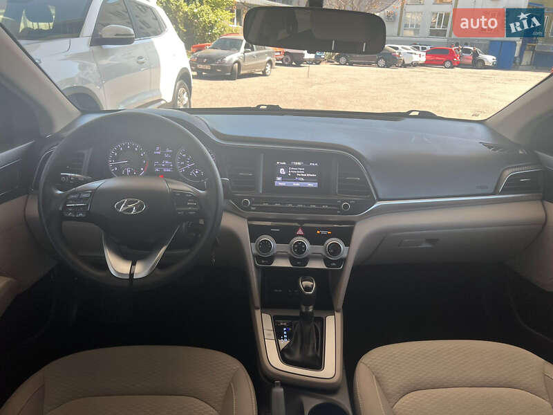 Седан Hyundai Elantra 2019 в Одессе