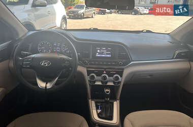 Седан Hyundai Elantra 2019 в 