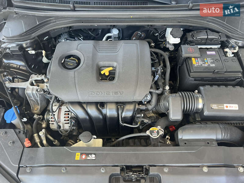 Седан Hyundai Elantra 2019 в Одессе