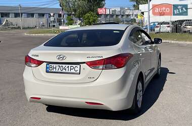 Седан Hyundai Elantra 2012 в 